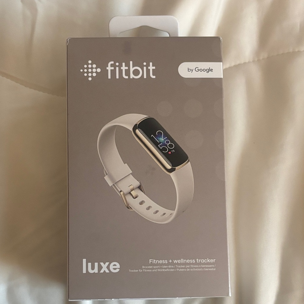 Fitbit Luxe Smartwatch - White and Gold